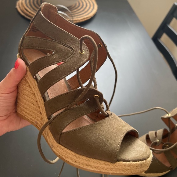 H&M tie-up high heels, wedges - Picture 4 of 9